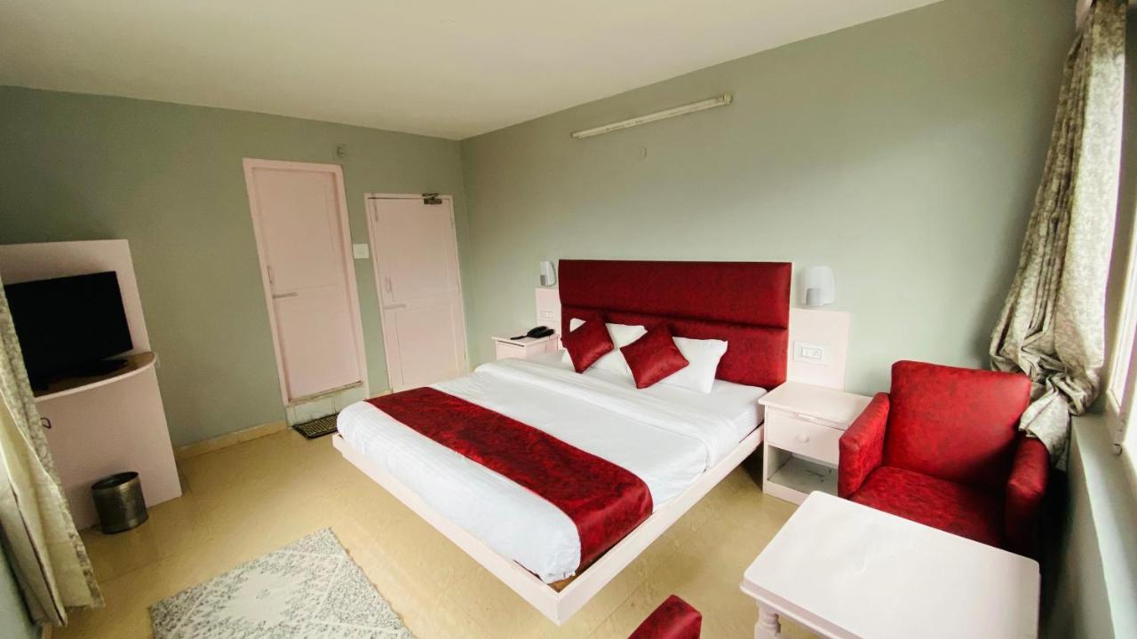 Hotel Meadows View, Near Mall Road Manali Eksteriør billede